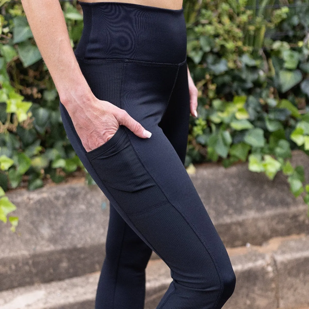 “BRAVE” 3/4 Tights | Black