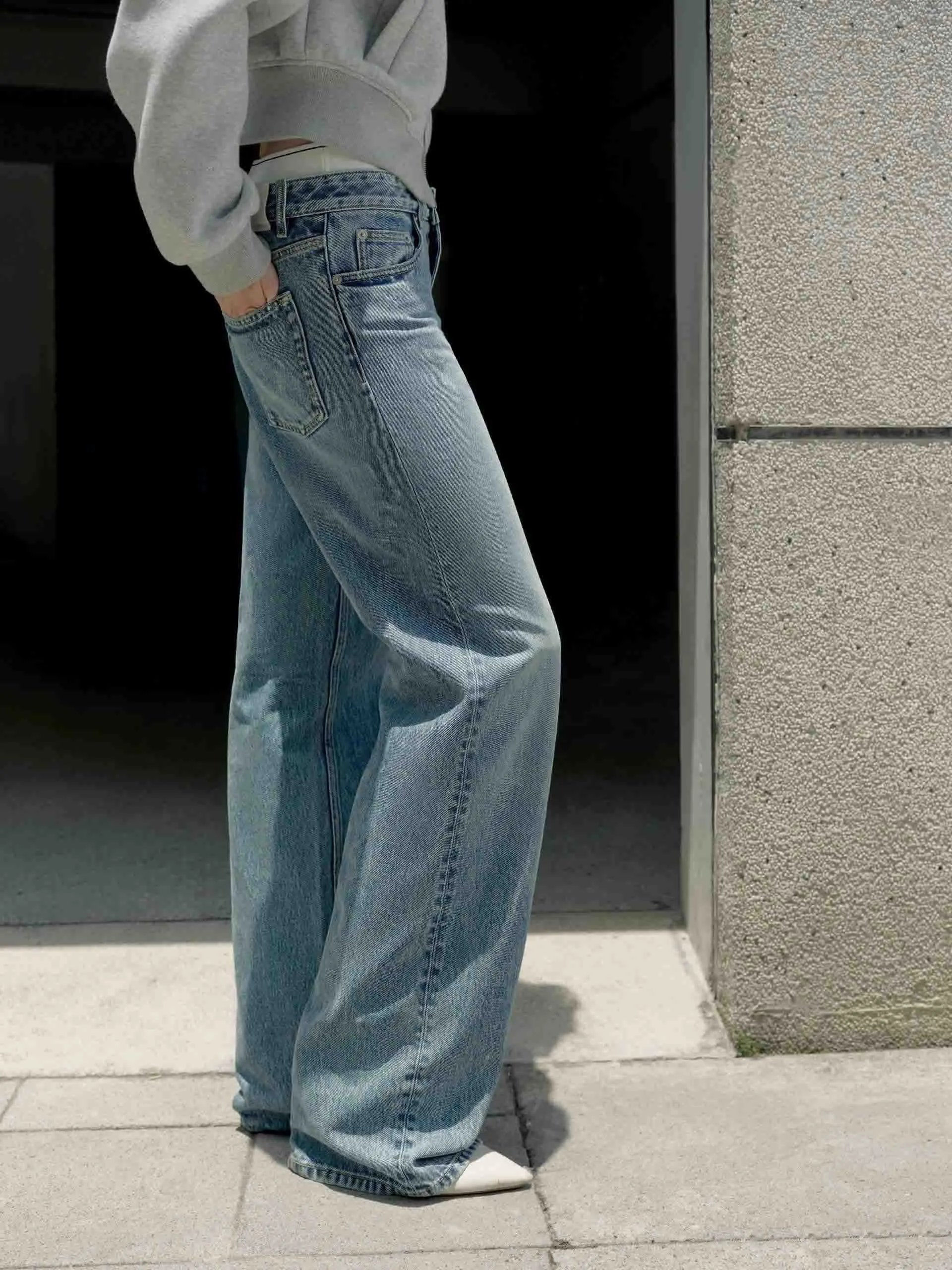 Contrast Waist Straight Jeans