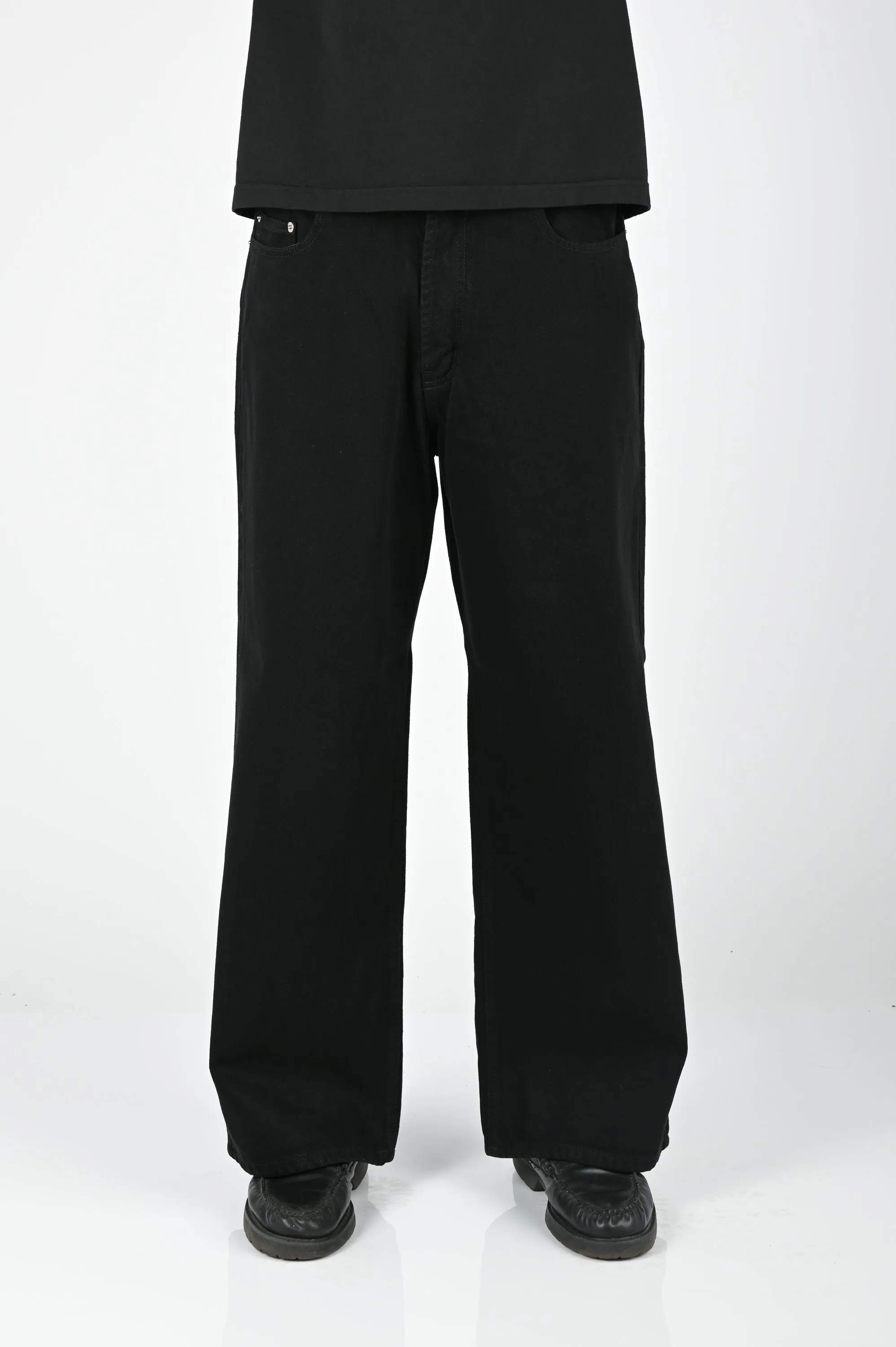 Pseushi Loose Jeans in Rinsed Black