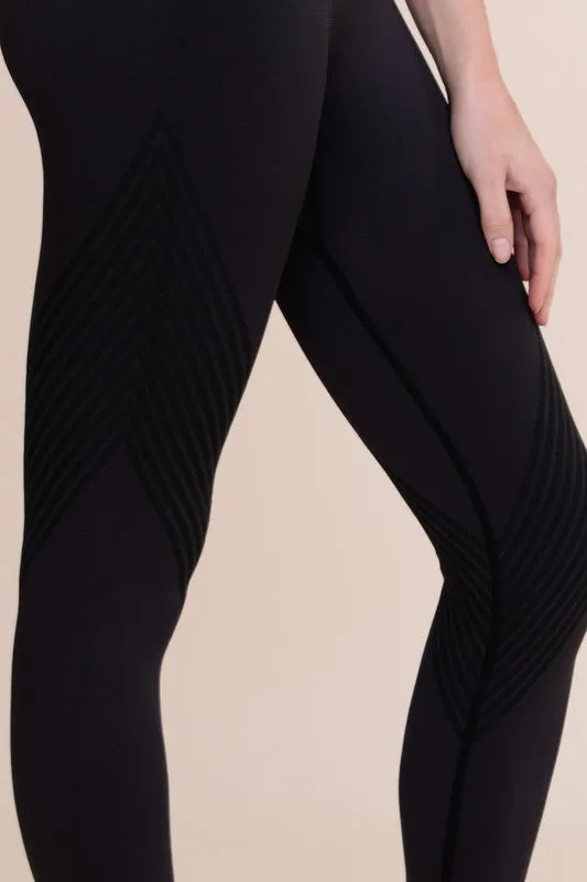 Seamless Striped High-Waist Leggings - Mono B - Final Sale