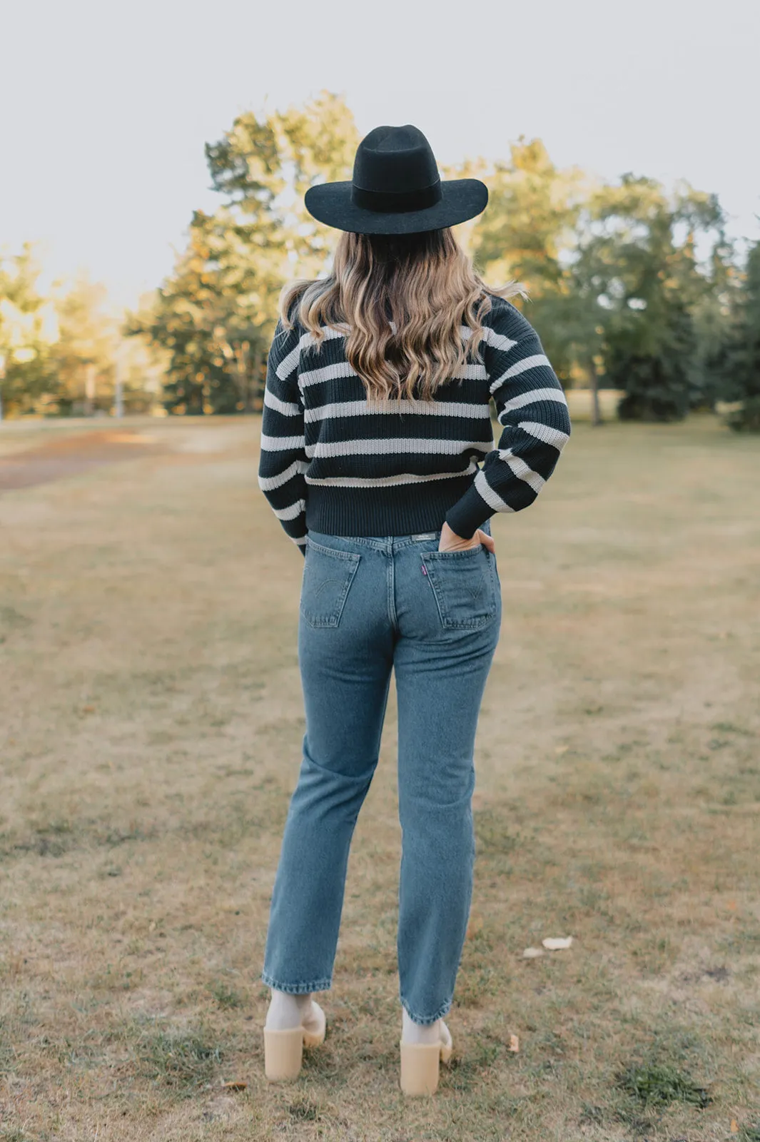The 501 Original Cropped Jeans by Levi's - Med Wash
