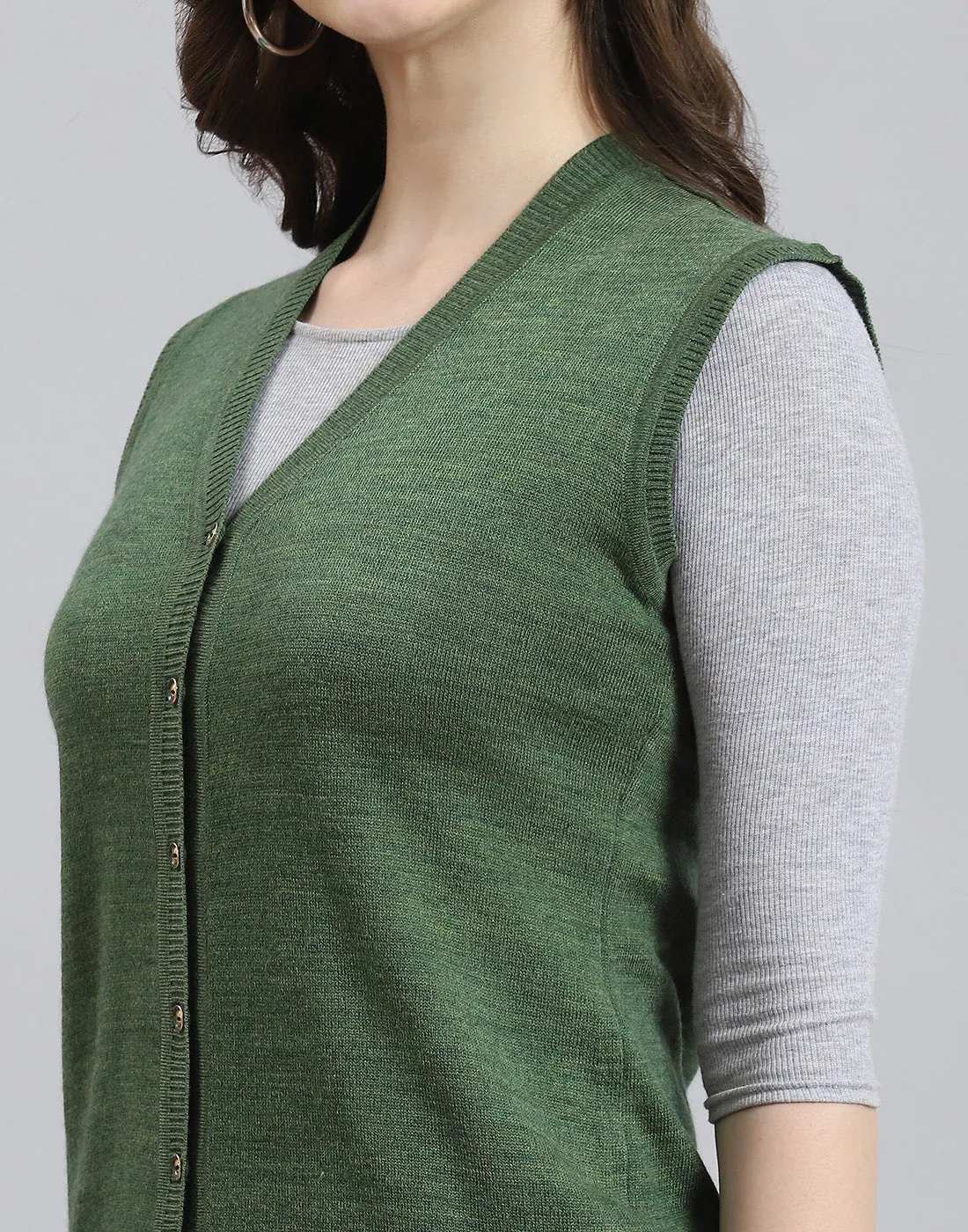 Women Green Solid V Neck Sleeveless Cardigan
